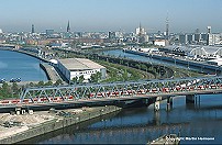 Oberhafenbrücke mit 474